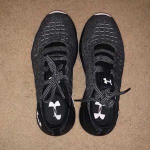 Underarmour women’s tennis 7.5